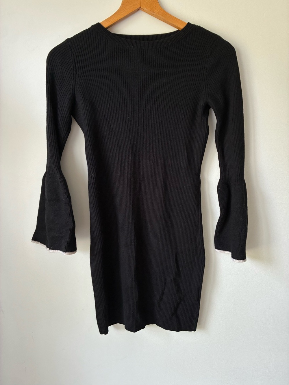 Club Monaco Dress Women’s XS Wioletta Tipped Dress Black Merino Wool Bell Sleeve